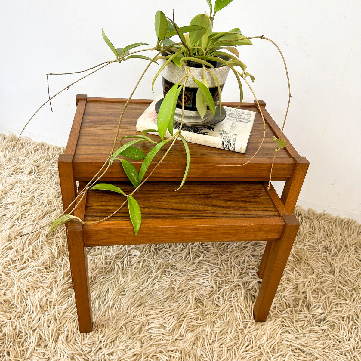 NESTING SIDE TABLES