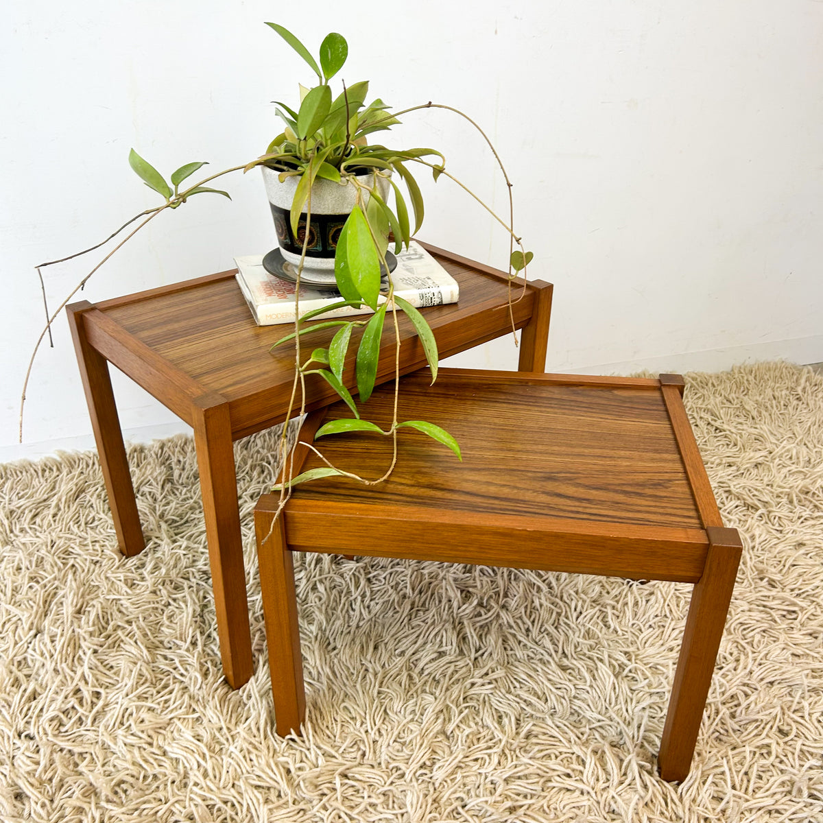 NESTING SIDE TABLES
