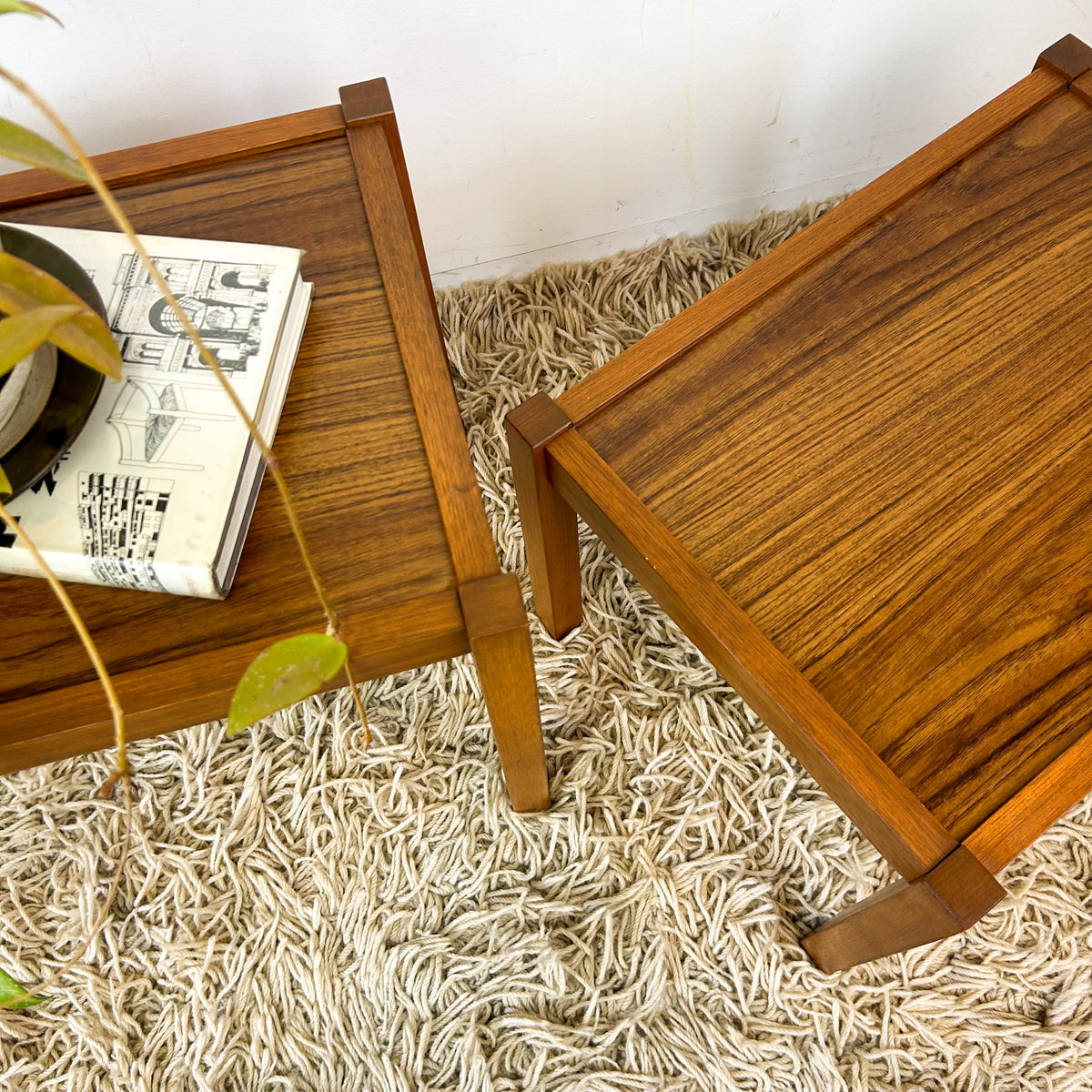 NESTING SIDE TABLES