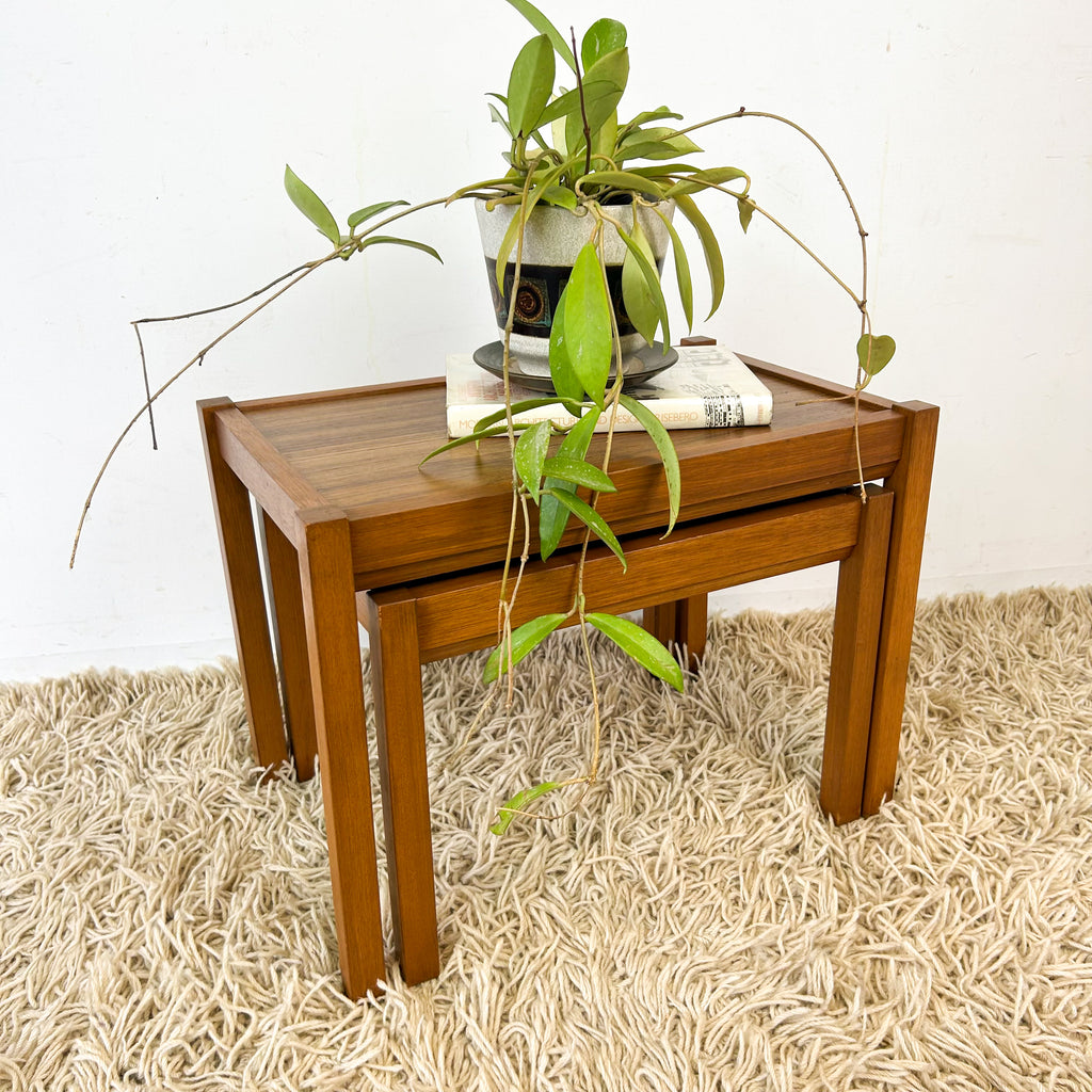 NESTING SIDE TABLES