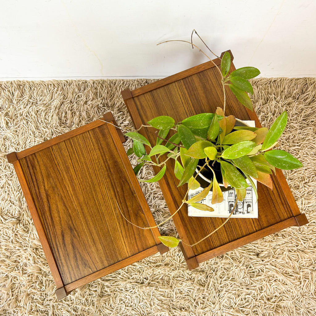 NESTING SIDE TABLES