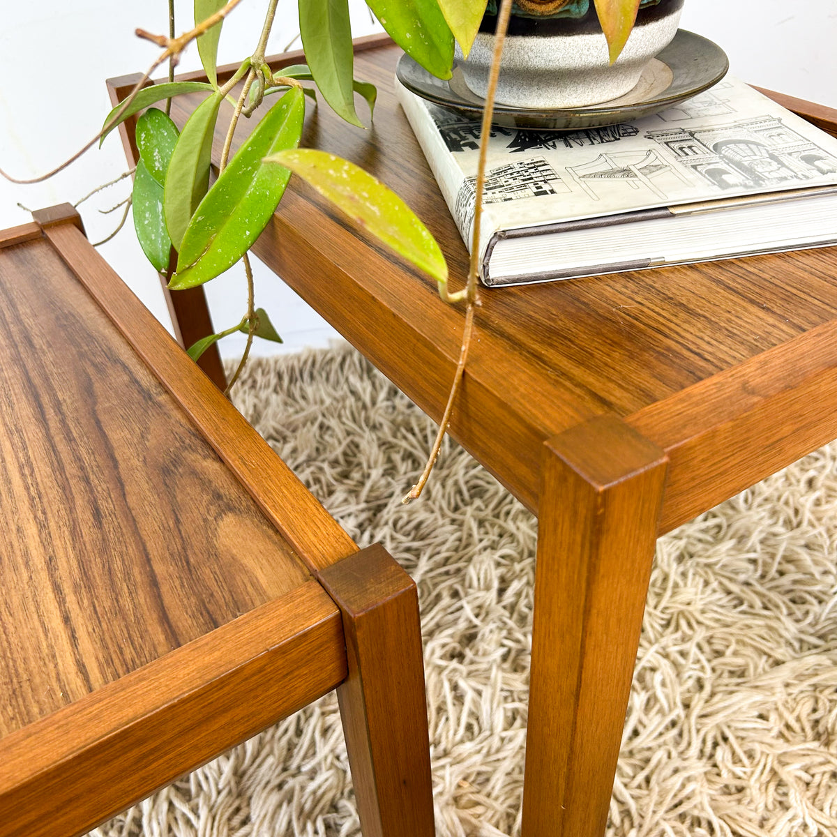 NESTING SIDE TABLES