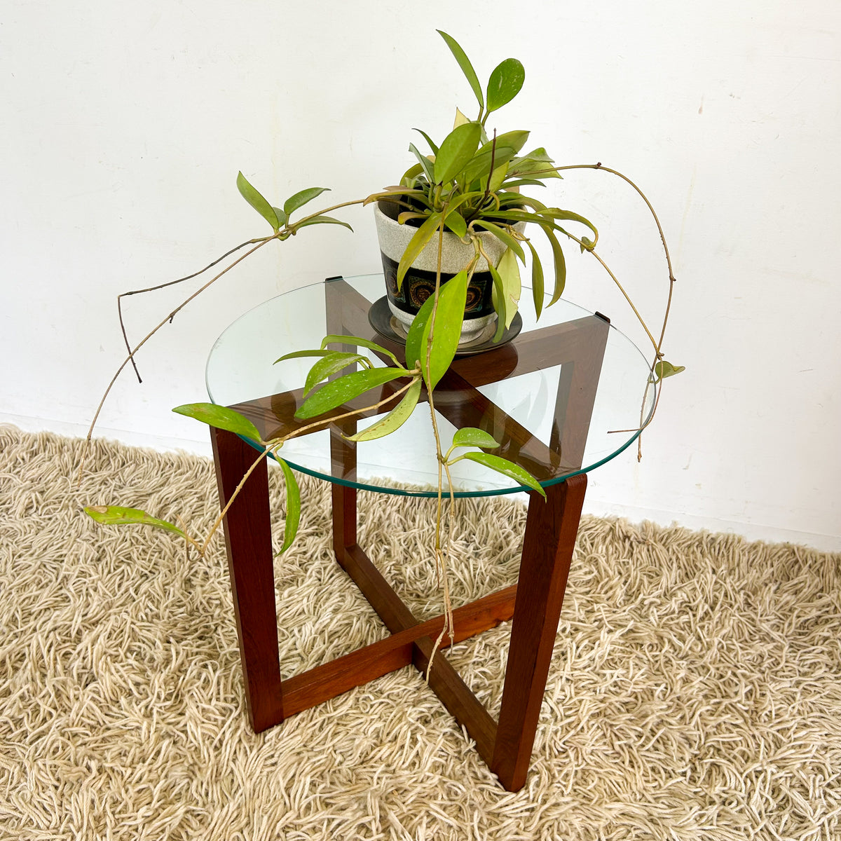ROUND SIDE TABLE