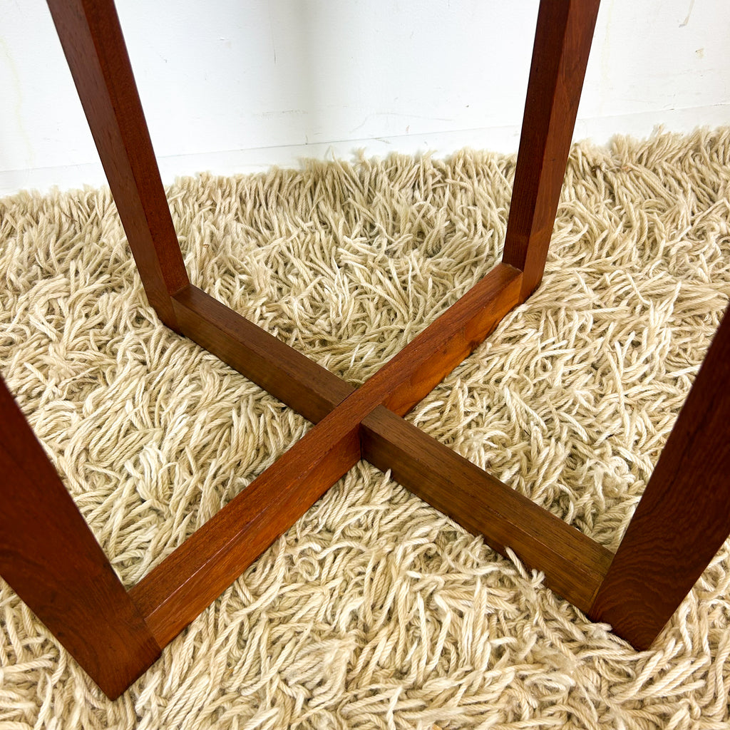 ROUND SIDE TABLE