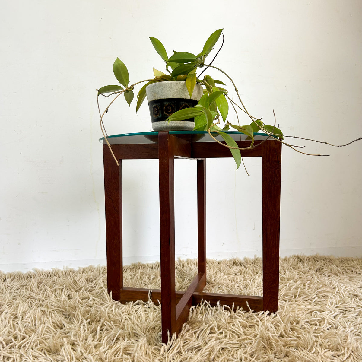 ROUND SIDE TABLE