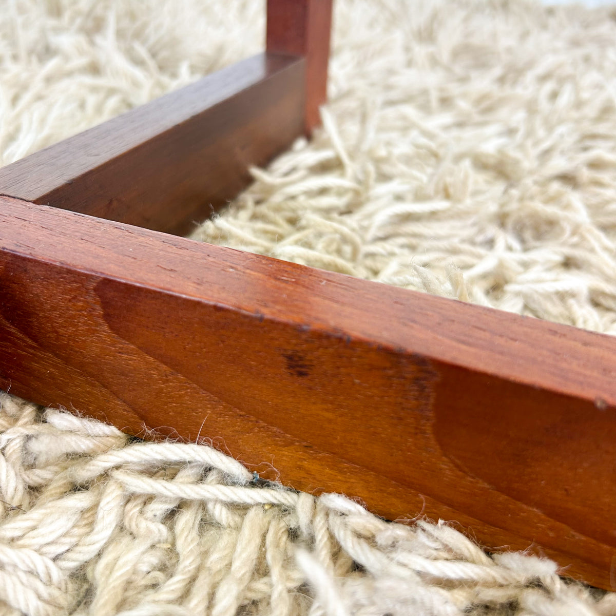 ROUND SIDE TABLE