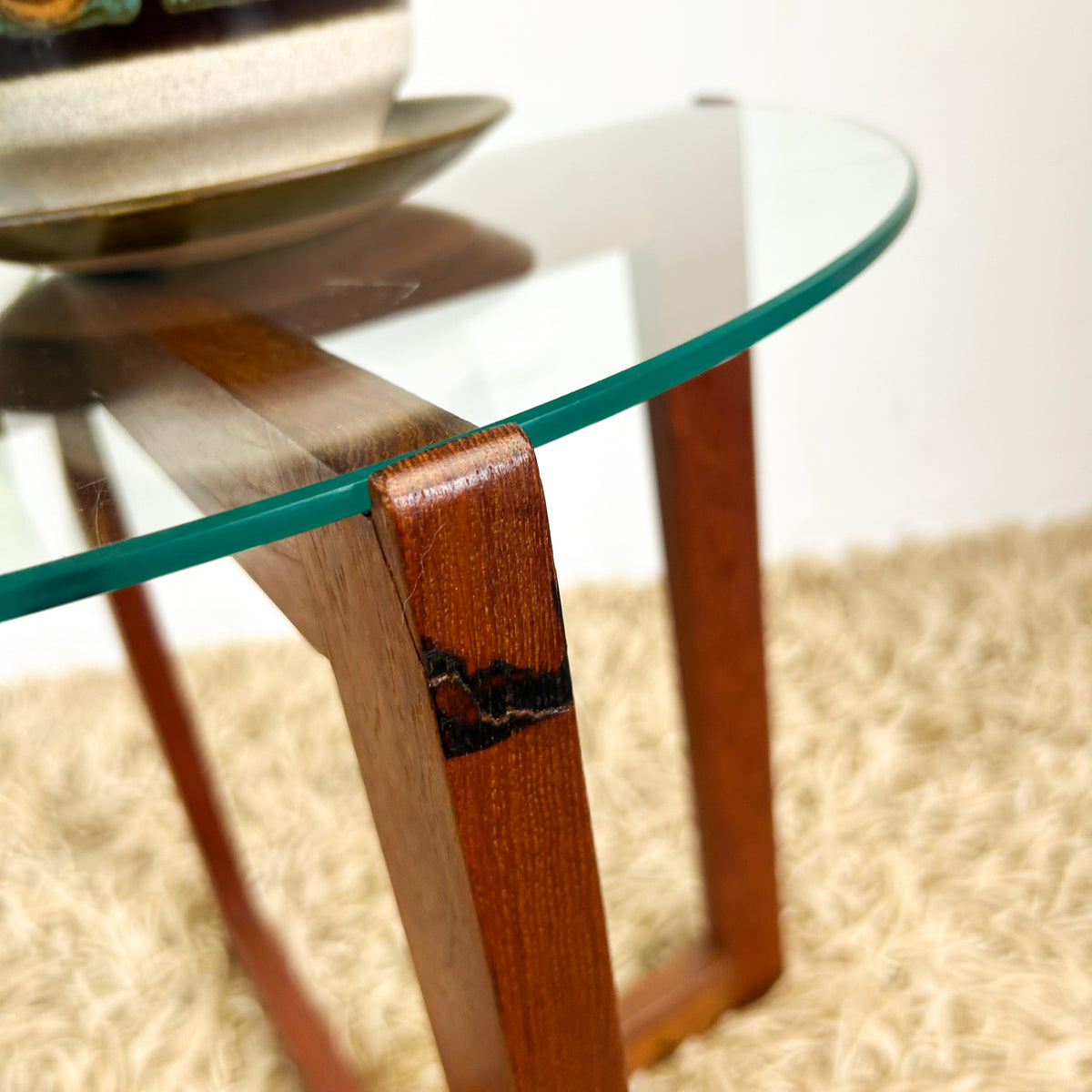 ROUND SIDE TABLE