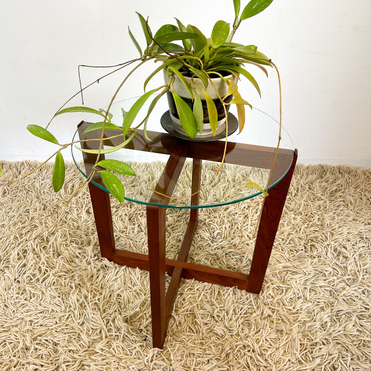 ROUND SIDE TABLE