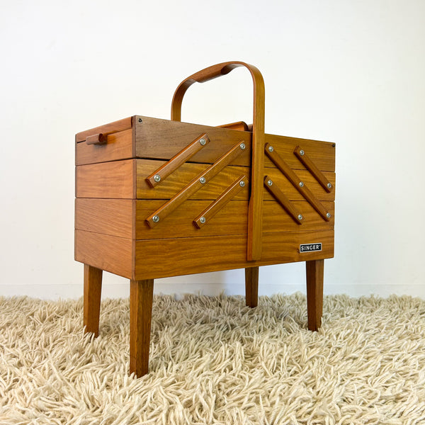 SINGER SEWING BOX