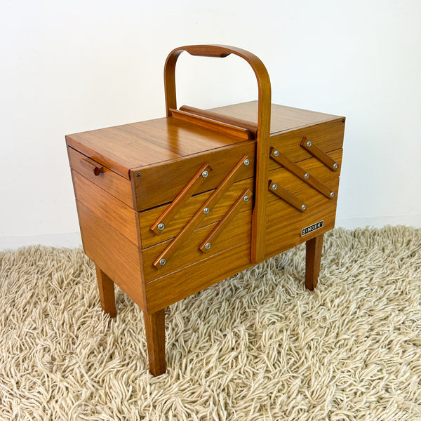 SINGER SEWING BOX