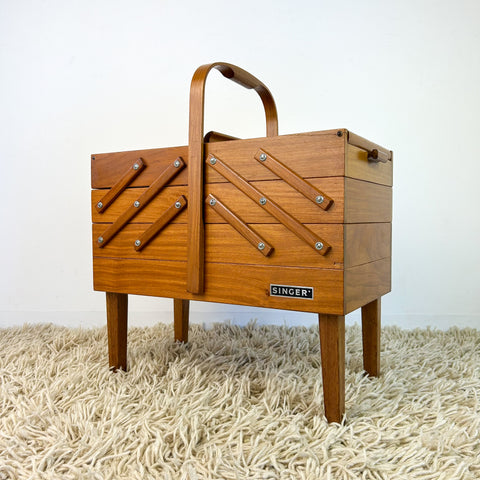 SINGER SEWING BOX