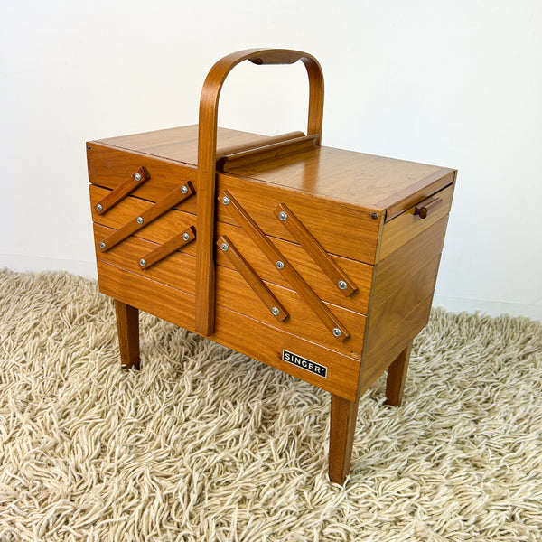 SINGER SEWING BOX