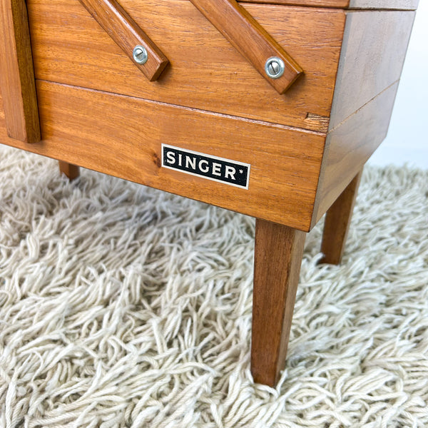 SINGER SEWING BOX