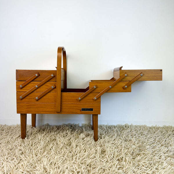 SINGER SEWING BOX