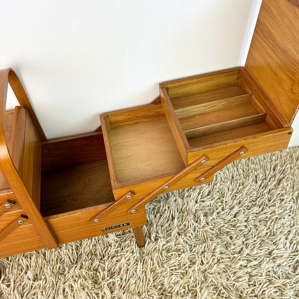 SINGER SEWING BOX