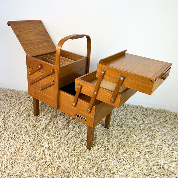 SINGER SEWING BOX