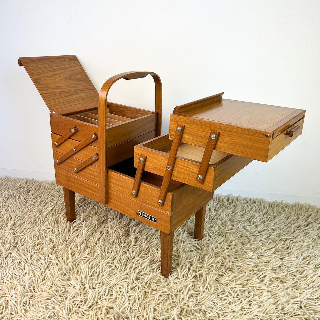 SINGER SEWING BOX