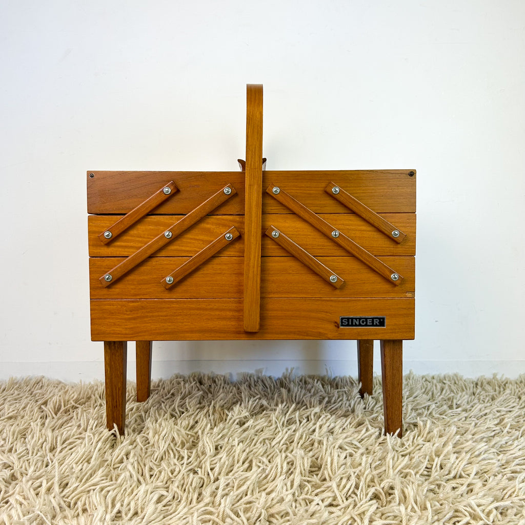 SINGER SEWING BOX