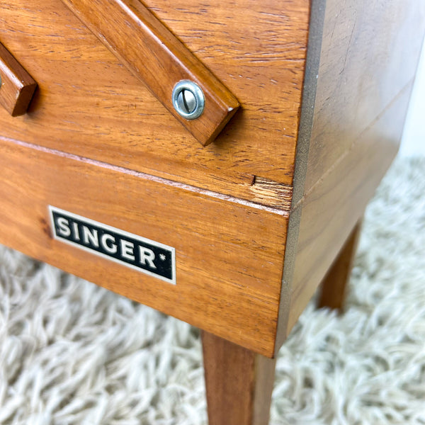 SINGER SEWING BOX