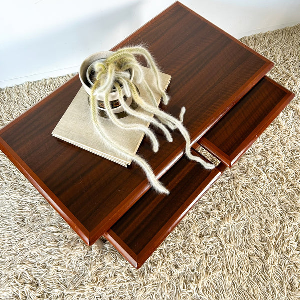 KALMAR NESTING TABLES