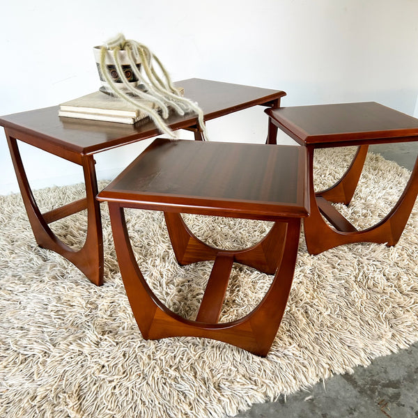 KALMAR NESTING TABLES