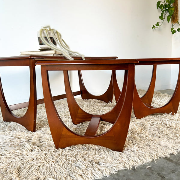 KALMAR NESTING TABLES