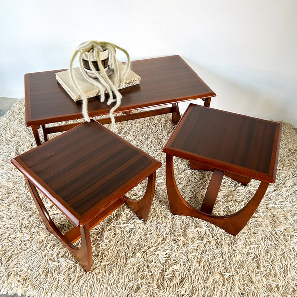 KALMAR NESTING TABLES