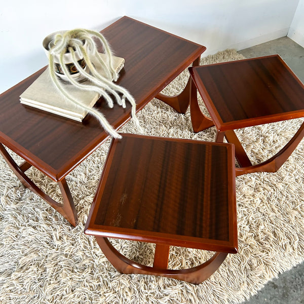 KALMAR NESTING TABLES