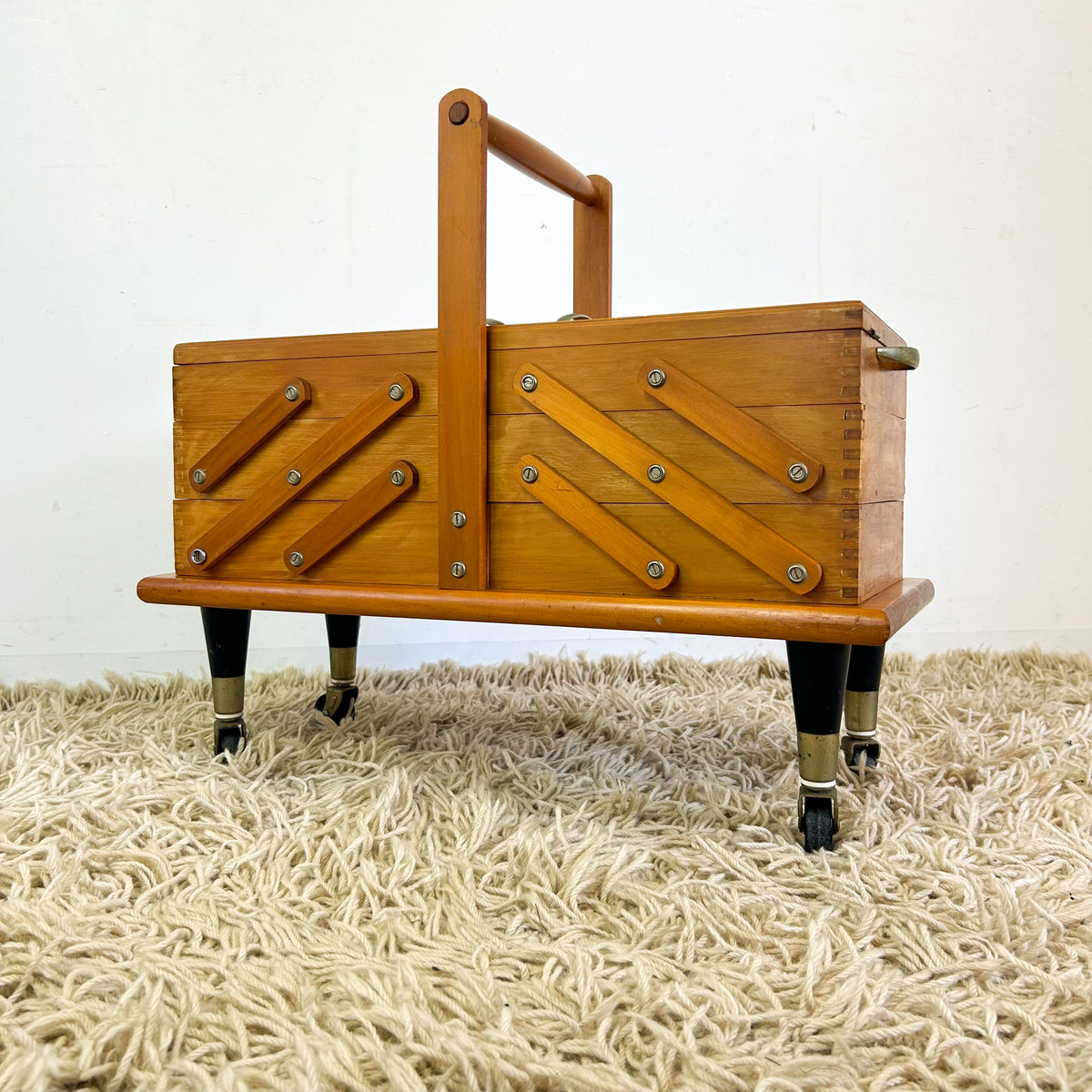 CANTILEVER SEWING BOX