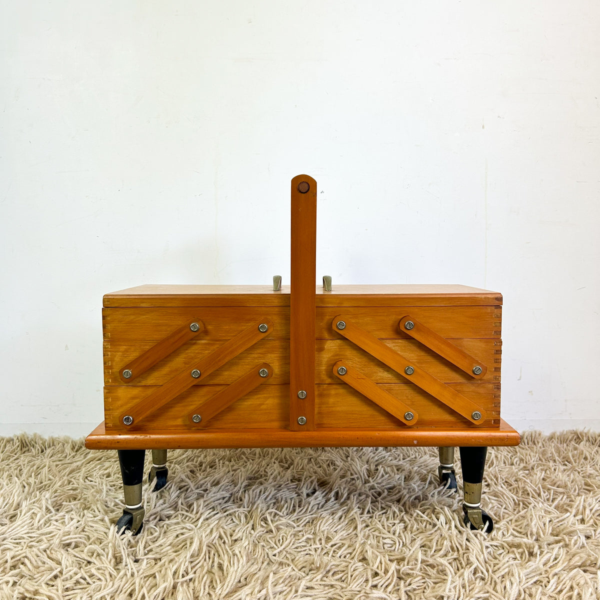 CANTILEVER SEWING BOX