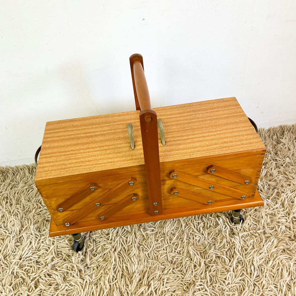 CANTILEVER SEWING BOX