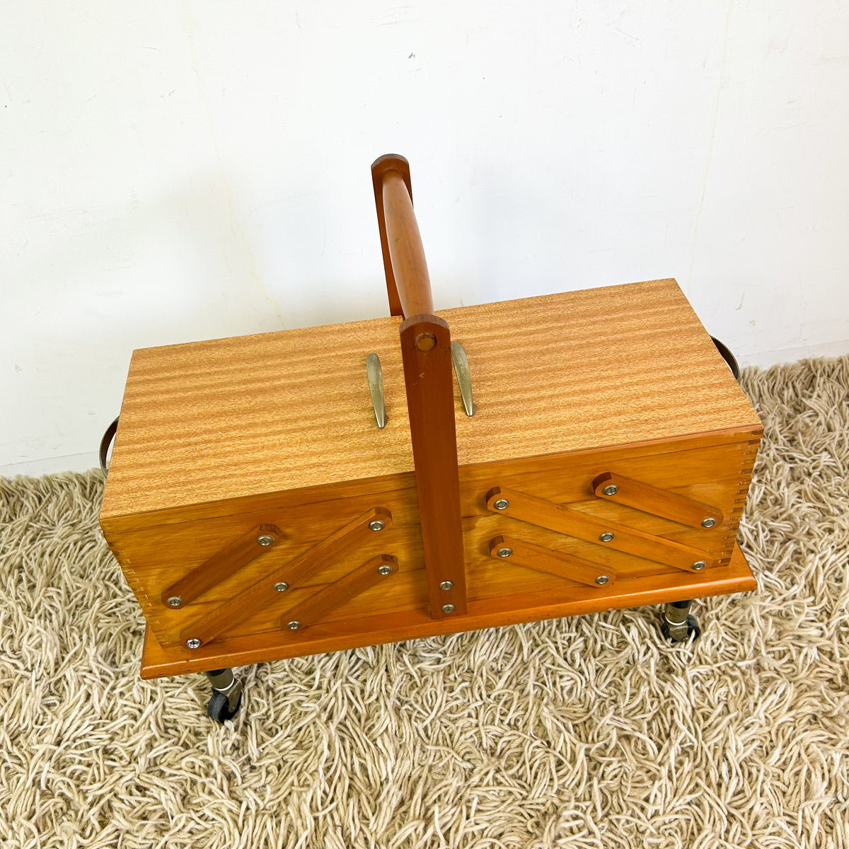CANTILEVER SEWING BOX