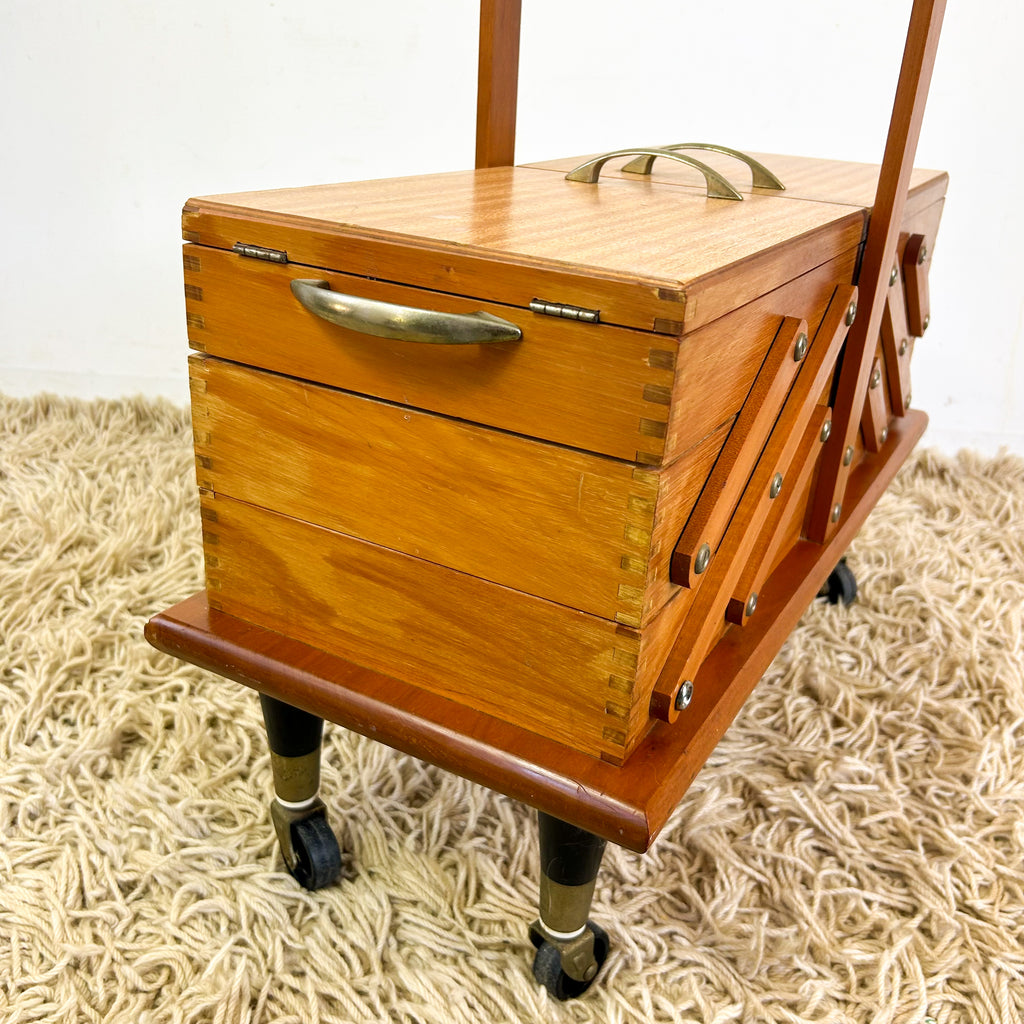 CANTILEVER SEWING BOX