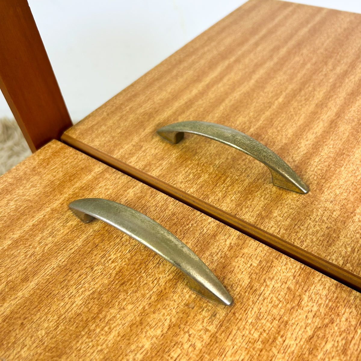 CANTILEVER SEWING BOX