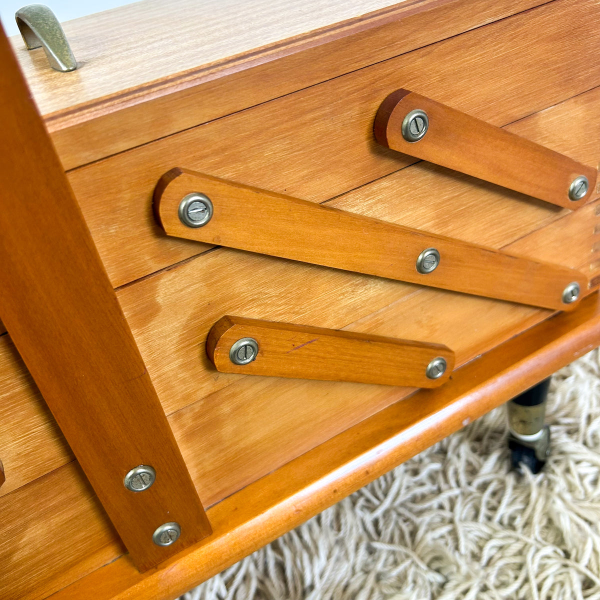 CANTILEVER SEWING BOX