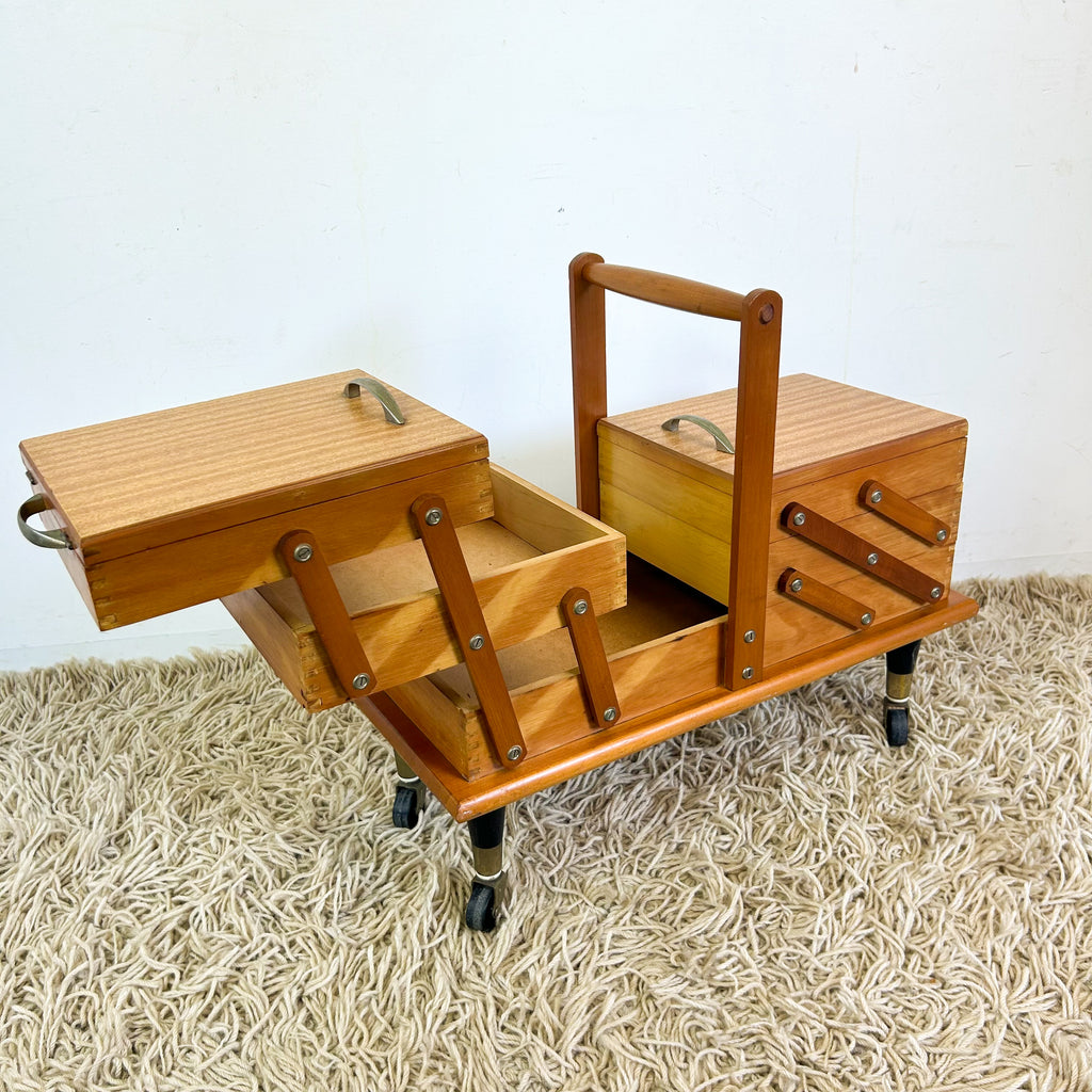 CANTILEVER SEWING BOX