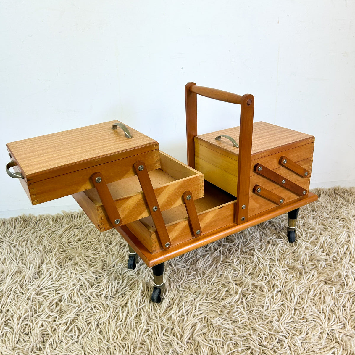 CANTILEVER SEWING BOX