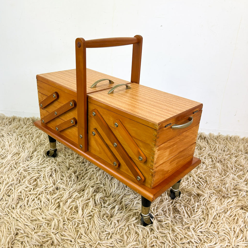 CANTILEVER SEWING BOX