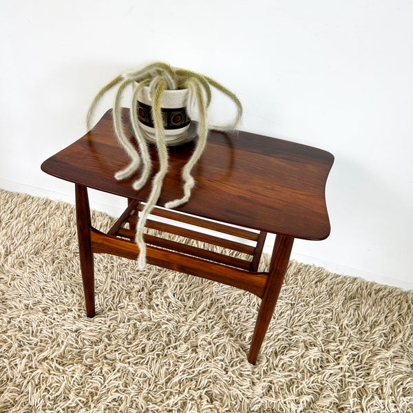 COFFEE TABLE WITH MAGAZINE RACK