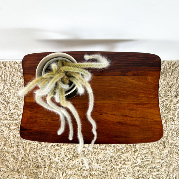 COFFEE TABLE WITH MAGAZINE RACK