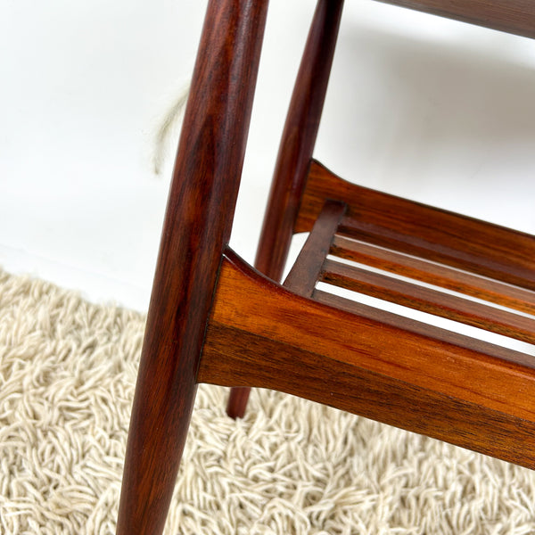 COFFEE TABLE WITH MAGAZINE RACK