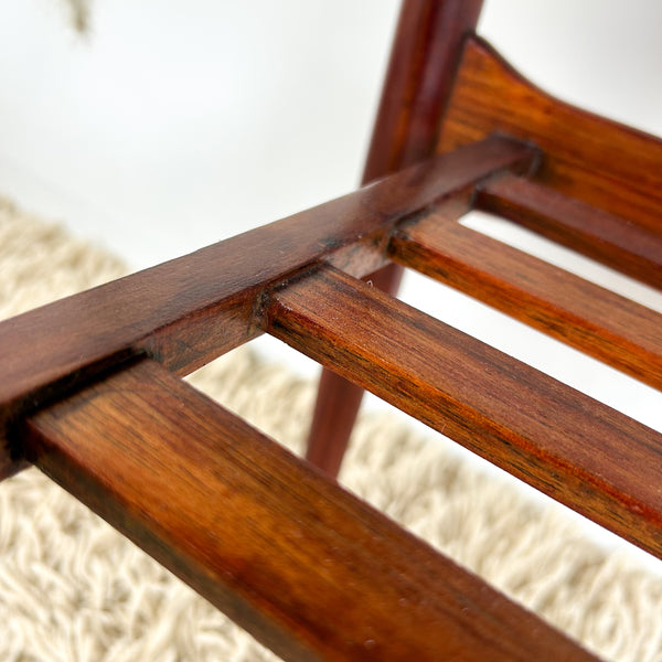 COFFEE TABLE WITH MAGAZINE RACK