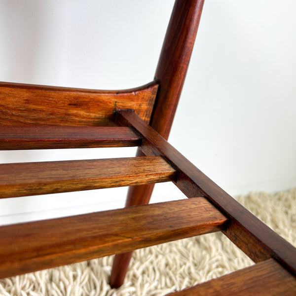 COFFEE TABLE WITH MAGAZINE RACK