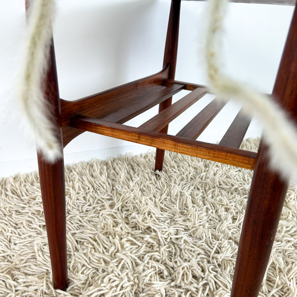 COFFEE TABLE WITH MAGAZINE RACK