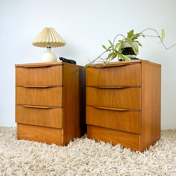 BEDSIDE DRAWERS WITH WAVE HANDLES
