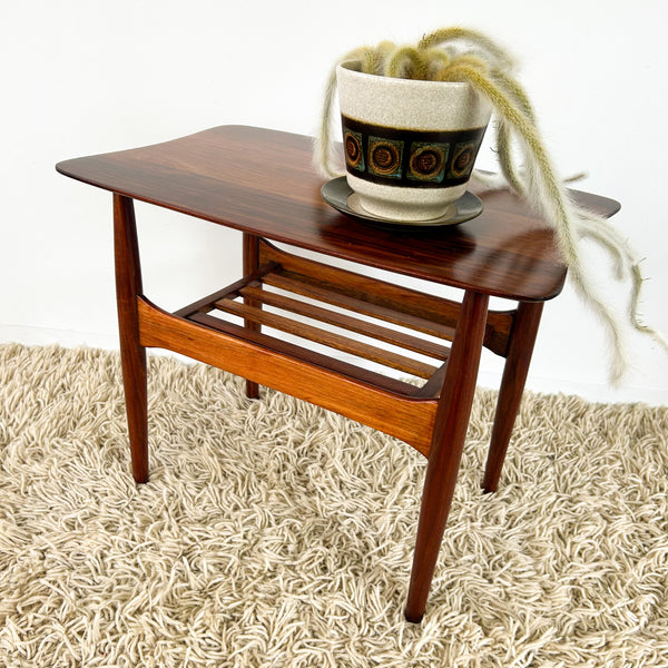 COFFEE TABLE WITH MAGAZINE RACK