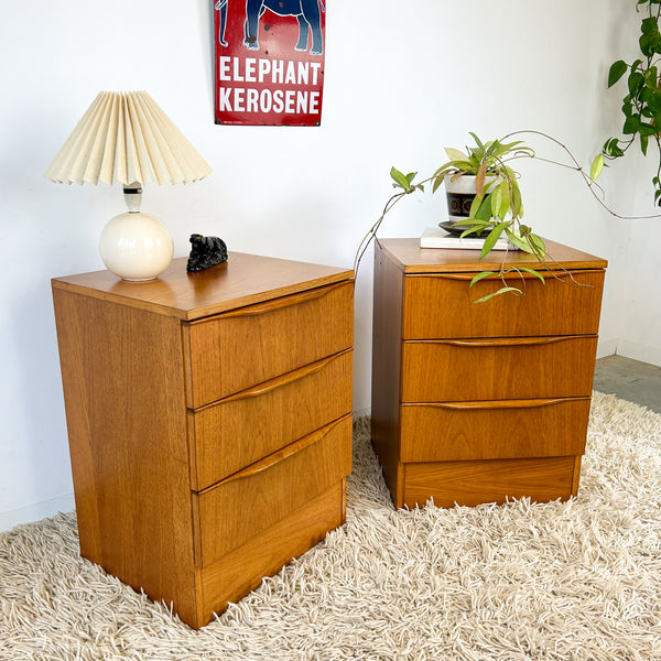 BEDSIDE DRAWERS WITH WAVE HANDLES
