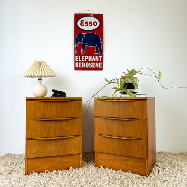 BEDSIDE DRAWERS WITH WAVE HANDLES