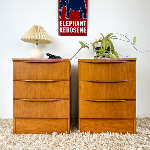 BEDSIDE DRAWERS WITH WAVE HANDLES