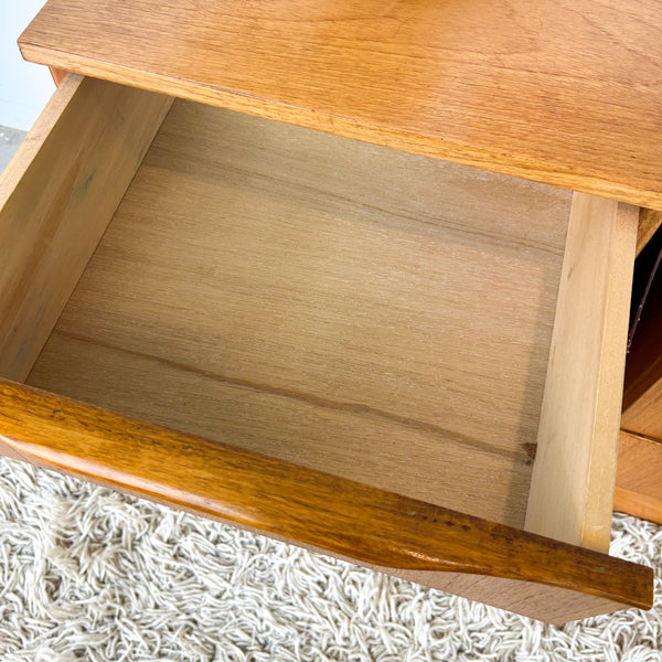 BEDSIDE DRAWERS WITH WAVE HANDLES
